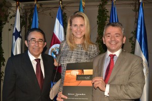 Carlos Quintanilla y Elizabeth Heurtematte, de LatamLex; y Julio Veloso, de BROSETA_low